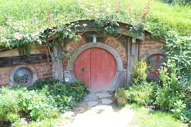 2-Day Hobbiton, Rotorua, Waitomo Caves Tour from Auckland with Accommodation - Price and value: what you’re actually paying for