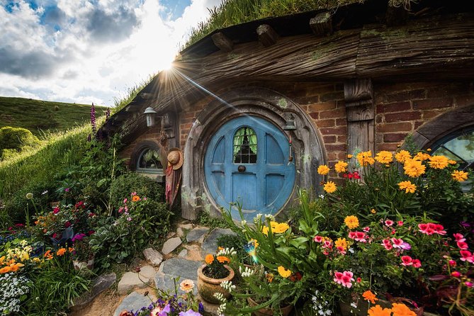 3 Day Waitomo Caves, Hobbiton Movie Set and Rotorua Tour from Auckland - Key Points at a Glance
