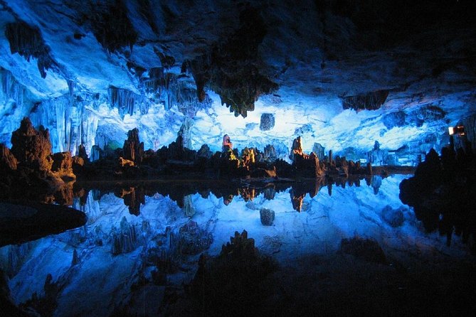 7 - Day North to South Island Grand Tour - Auckland to Queenstown - Day 1: Waitomo Caves Glow Worm Magic to Rotorua’s Hot Culture