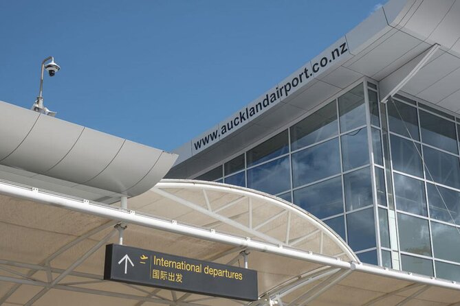 Auckland Airport Private Transfers with child car seats - Price and value: $77.57 per group for up to 3 people