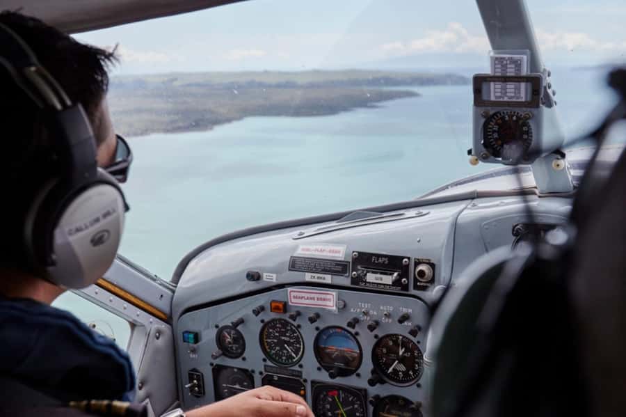 Auckland: Auckland City & Hauraki Gulf Scenic Flight - The Local Commentary: Turning Views Into Real Names