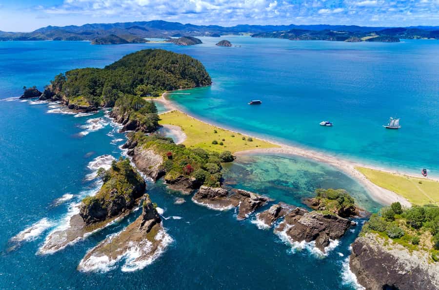 Auckland: Bay of Islands Day Tour with Dolphin Cruise - The long drive that’s part of the experience (3.5 hours each way)
