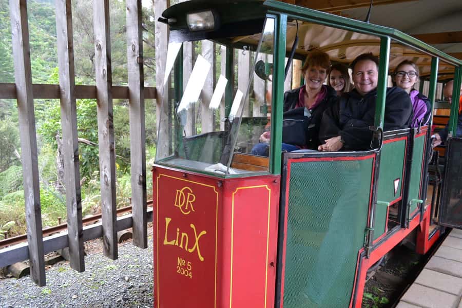 Auckland: Coromandel Day Tour including Hot Water Beach - Cathedral Cove Marine Reserve: the walk, the rock arch, and the payoff