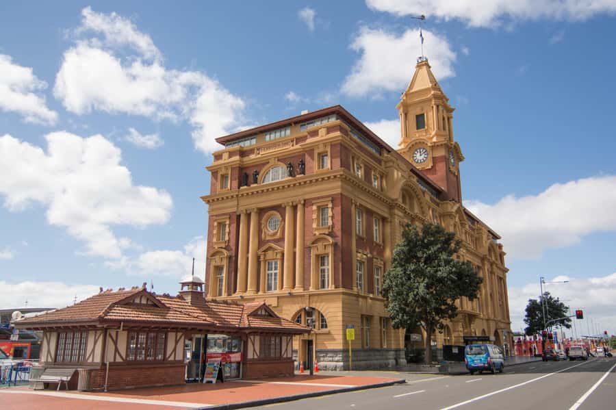 Auckland: Guided Small Group City Discovery Tour - Getting oriented with Auckland’s volcanic, two-harbour setup
