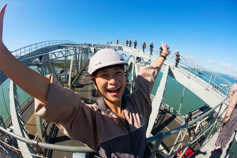 Auckland Harbor Bridge: Bridge Climb - Comfort and weather: shoes, clothing, and how not to ruin your mood