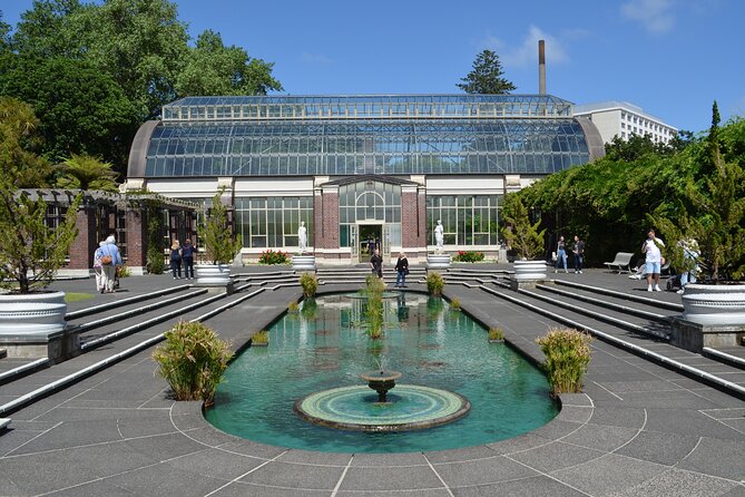 Auckland Highlights Full Day Guided Tour - Piha Beach: Black Sand, Lion Rock, and the Sunset Clock