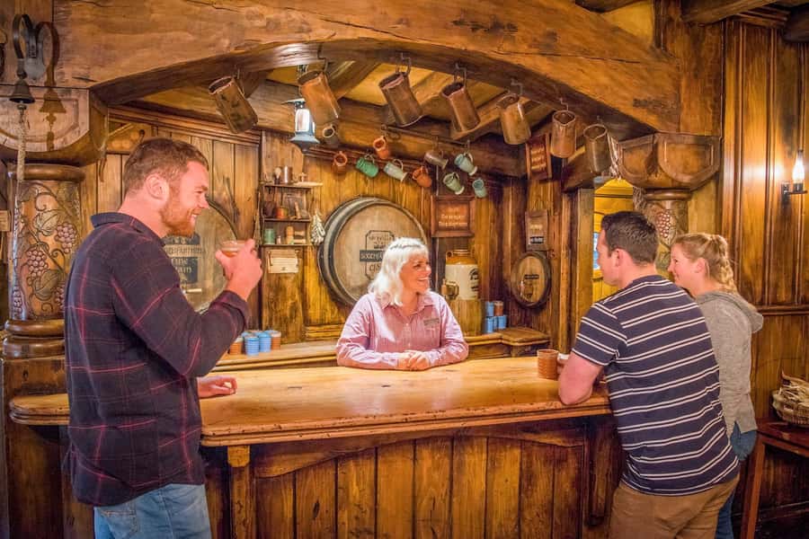 Auckland: Hobbiton Movie Set Day Trip with Festive Lunch - Timing, weather, and comfort for an all-weather walking day