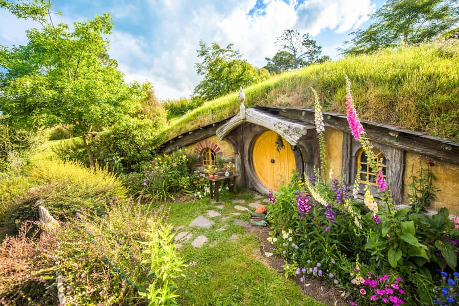 Auckland: Hobbiton Movie Set Tour with Lunch - The $10 Gift Voucher and Gift Shop Time: Small Bonus, Smart Use