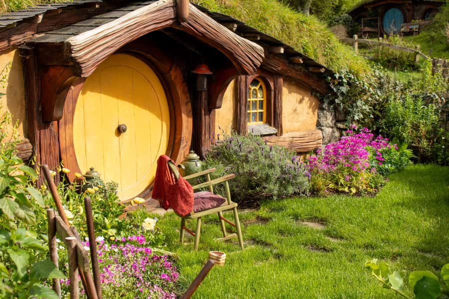 Auckland: Hobbiton, Rotorua and Wai-O-Tapu Day Tour - The drives that connect it all: scenery, stops, and constant commentary