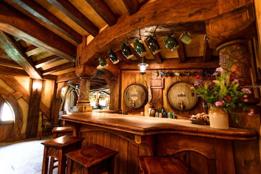 Auckland: Hobbiton & Waitomo Glow Worm Caves Private Tour - Auckland pickup, comfort, and what the Mercedes van changes