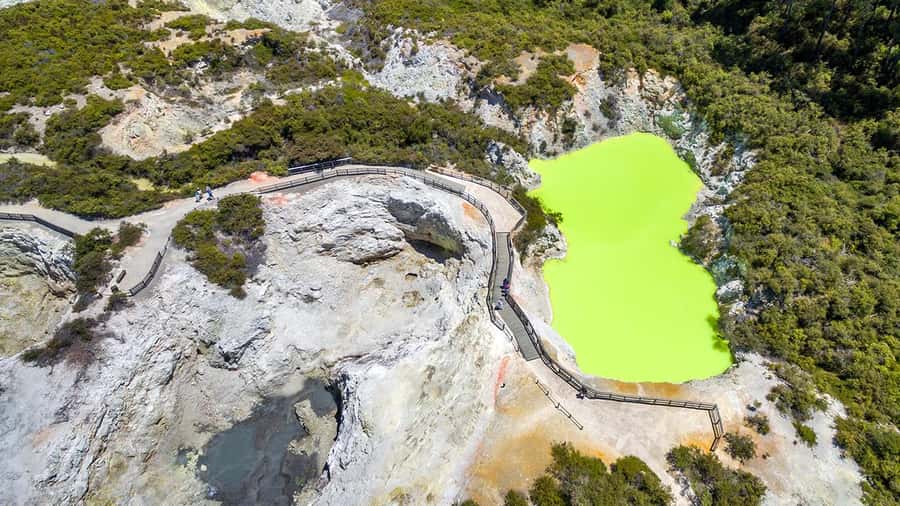 Auckland: Rotorua Highlights inc Wai-O-Tapu & Polynesian Spa - Polynesian Spa Deluxe Lake Spa: A Real Hot-Pool Reset