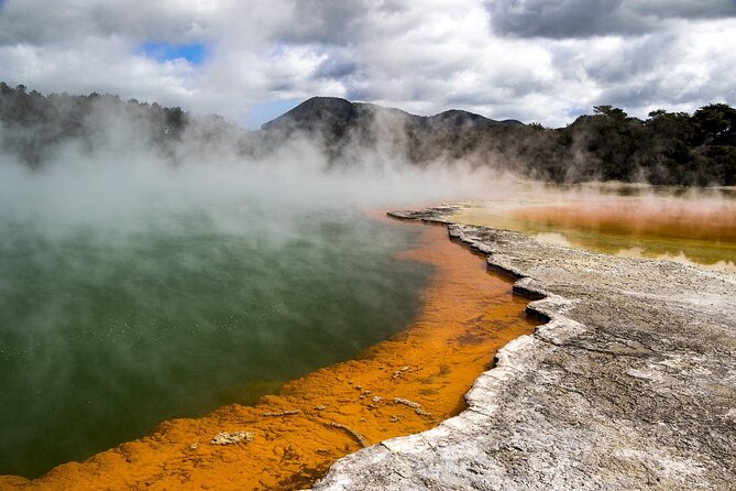 Auckland: Rotorua, Taupo, Waiotapu & Huka Falls Private Trip - Wai-O-tapu geothermal park: 1.5 hours to wander your way