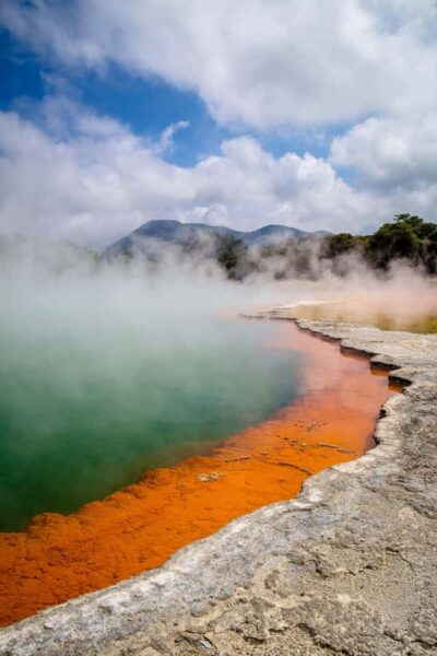 Auckland: Rotorua Wai-O-Tapu, Te Puia with Haka - Wai-O-Tapu: Lady Knox eruption and the Champagne Pool loop