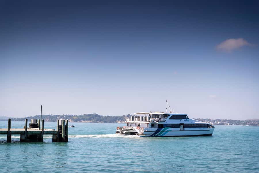 Auckland: Scenic Harbour Sightseeing Cruise - Choosing your side and your deck: the practical photo tips that save frustration