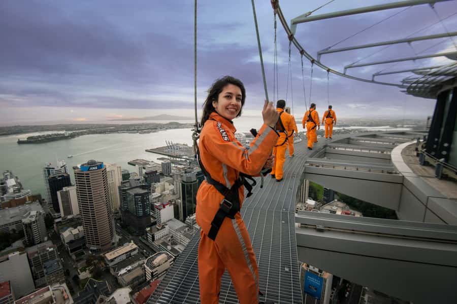 Auckland: Sky Tower SkyWalk - 192m High Edge Walk - What to bring (and what to leave behind) so the walk stays smooth