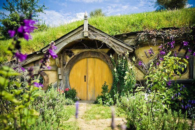 Auckland to Hobbiton Movie Set and Rotorua's Geothermal Valley - Why This Auckland Day Trip Feels Low-Stress