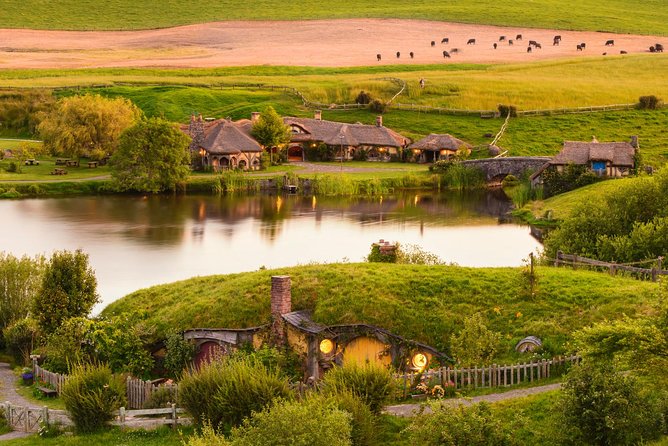 Auckland to Hobbiton Movie Set and Rotorua's Geothermal Valley - Practical Tips for an Early Start and a Long Day