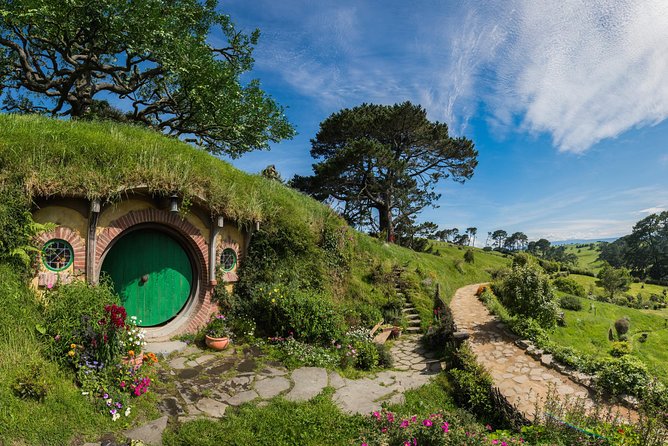 Auckland to Hobbiton Movie Set Private Tour - Small logistics that affect your day (without ruining the fun)