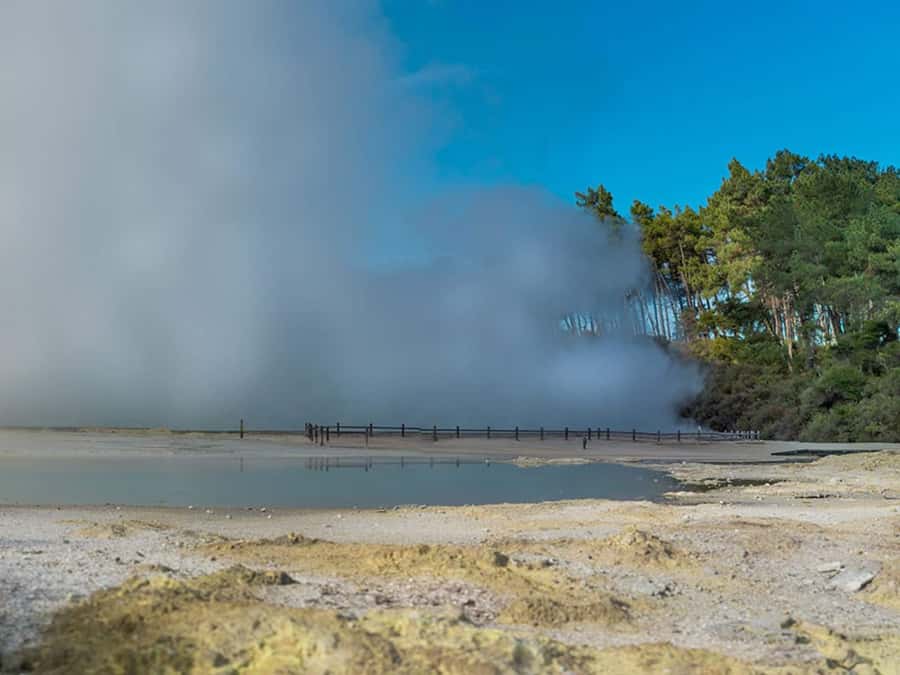 Auckland: Wai-O-Tapu, Maori Haka & Hot Springs Rotorua Tour - Whakarewarewa Māori Village and the Haka Performance