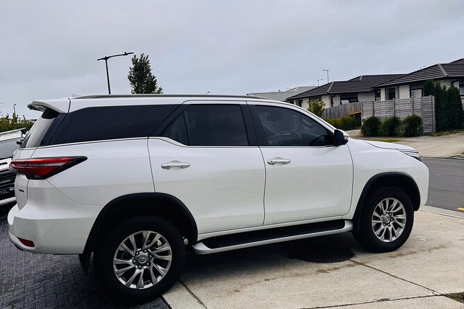 Direct & Quick Auckland Airport Transfer to/from Hotel in SUV - On the road: the comfort checklist that matters after landing