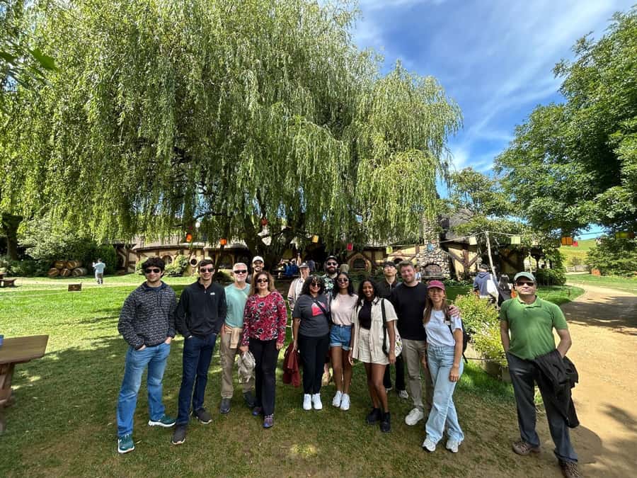 From Auckland: Hobbiton Movie Set Small Group Tour - Shire’s Rest on the way back: souvenirs without derailing your schedule