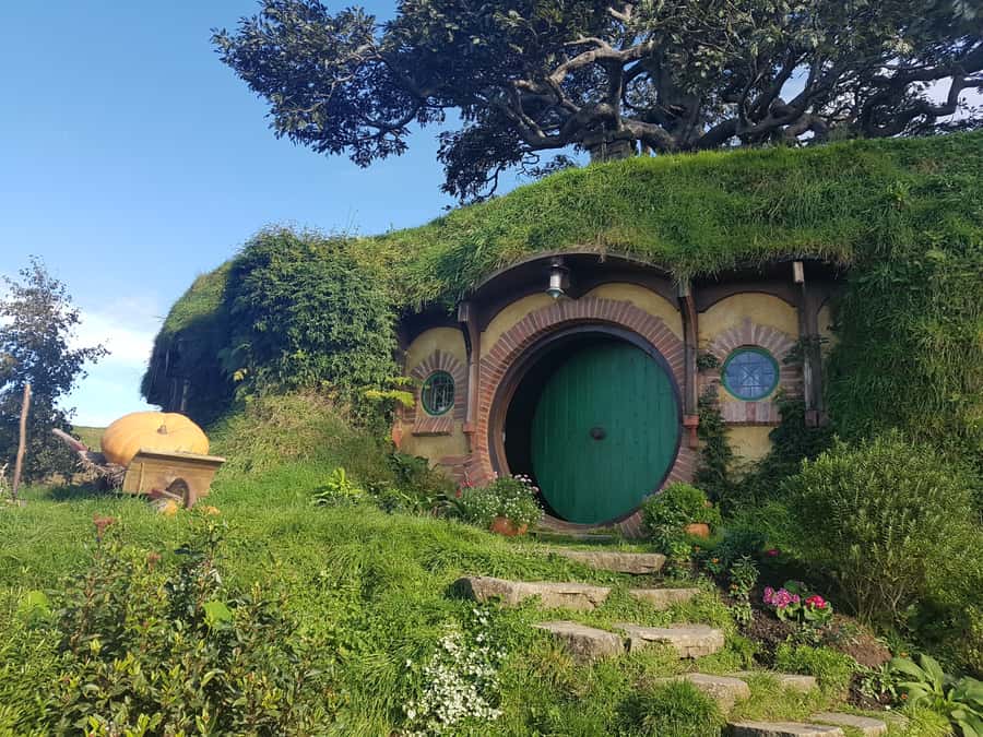 From Auckland: Hobbiton & Rotorua Tour with Lunch at Te Puia - The Green Dragon Inn Drink: A Small Inclusion With Real Payoff