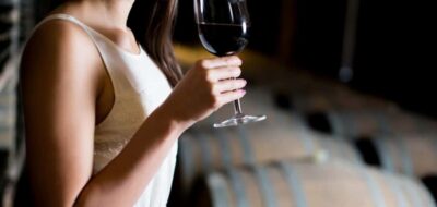 From Auckland: Waiheke Island Wineries' Tour - A small group and a guide who actually runs the day