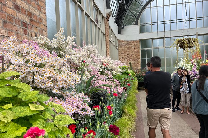 Half-Day Tour: AUCKLAND CITY Highlights with Hotel Pickup - Auckland Museum exterior and Winter Gardens: quick culture, no ticket needed