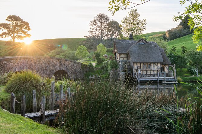 Hobbiton Movie Set Banquet Experience Private Tour From Auckland - Price and what you get: is $775.10 really value?