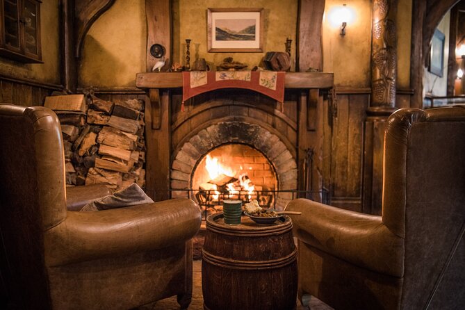 Hobbiton Movie Set Banquet Experience Private Tour From Auckland - Should you book this Hobbiton sunset banquet tour?