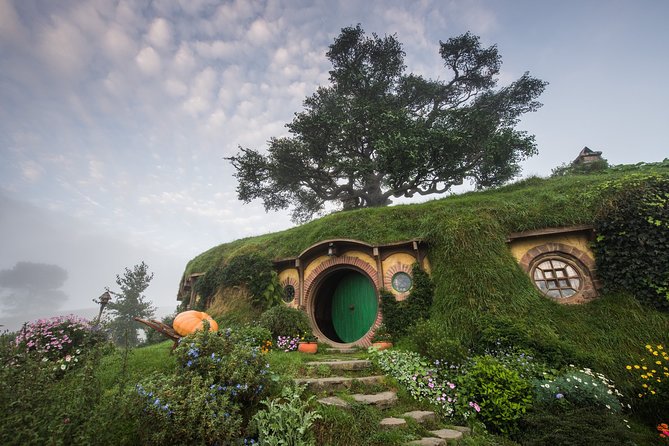 Hobbiton Movie Set Experience: Private Tour From Auckland - The drive through Waikato: Bombay Hills, coffee stop, and Kaimai views