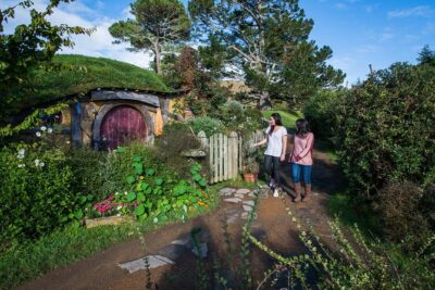Hobbiton Movie Set Group Tour Early Access (Avoid the crowds!) - The two-hour Hobbiton movie set tour: what you actually do there