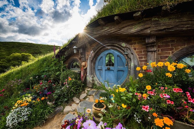Hobbiton Movie Set Guided Day Tour with Lunch from Auckland - Quick highlights