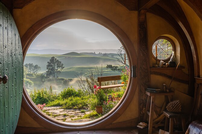 Hobbiton Movie Set Guided Day Tour with Lunch from Auckland - Picnic lunch at Hobbiton: simple, included, and timed right