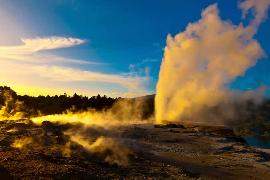 Hobbiton Movie Set & Rotorua Premium Day Tour from Auckland - Why this combo makes sense from Auckland