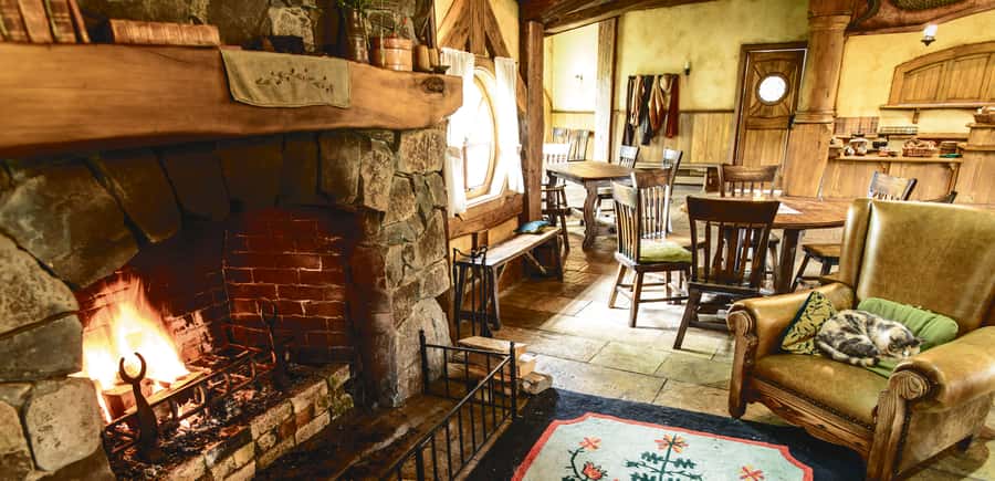 Hobbiton Movie Set & Rotorua Premium Day Tour from Auckland - The Green Dragon Inn drink: a themed break that actually helps