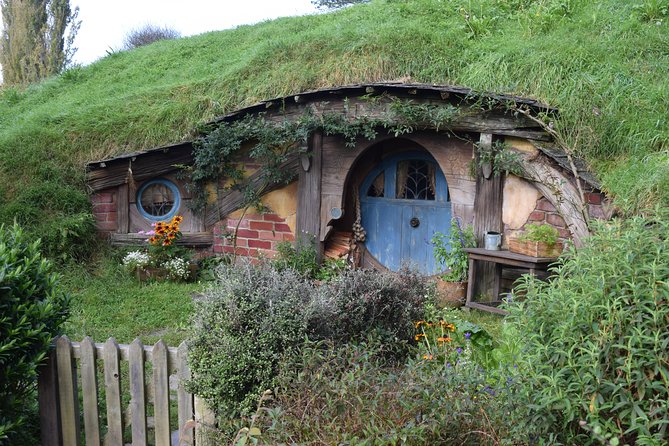 Hobbiton Movie Set Small Group Day Tour from Auckland - Small-group touring from Auckland: comfort, families, and logistics that matter
