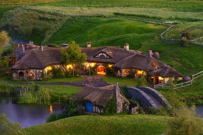 Hobbiton Movie Set Small Group Fully Guided Day Tour from Auckland - The Green Dragon Inn beverage: more than a themed stop