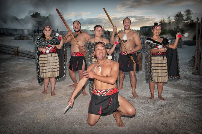 Hobbiton & Rotorua Living Māori Village Private Tour Ex-Auckland - Leaving Auckland early: how this day stays comfortable