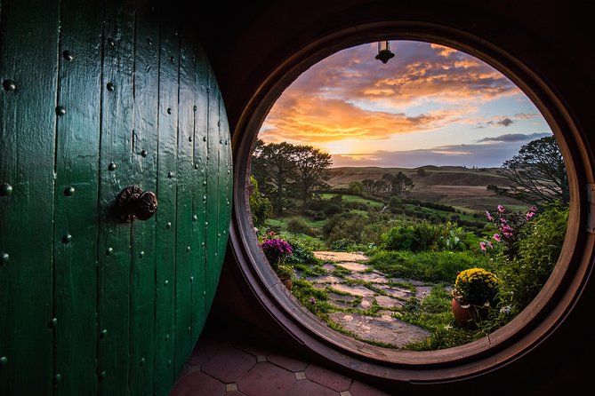 Hobbiton & Rotorua Living Māori Village Private Tour Ex-Auckland - Whakarewarewa Living Māori Village: culture you can see in daily life