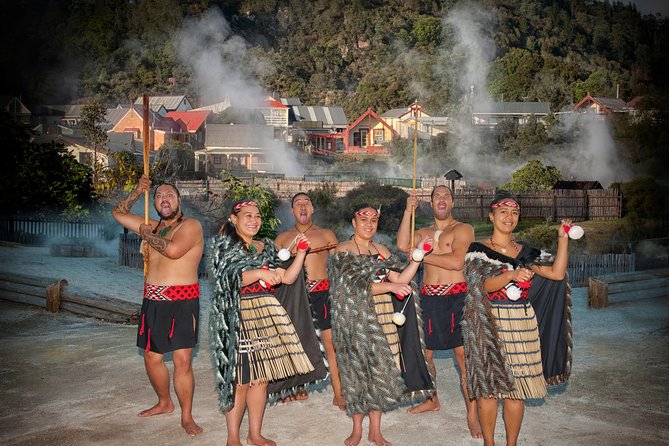 Hobbiton & Rotorua Living Māori Village Private Tour Ex-Auckland - How the schedule flows: timing, photo breaks, and reality checks