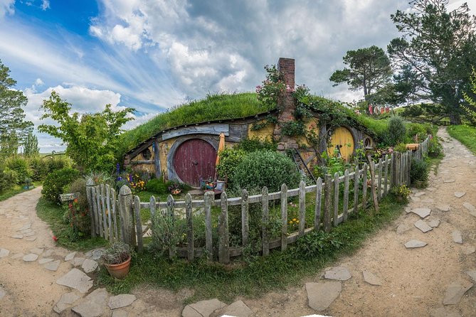 Hobbiton & Waitomo Caves Guided Day Trip from Auckland incl lunch - Price and Value: What You’re Paying For, and What You’re Not