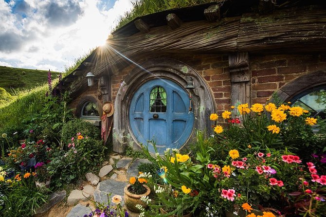 Hobbiton & Waitomo Caves Small Group Tour from Auckland inc Lunch - The 6:00 am start, pickup, and the “fit it all in” day rhythm