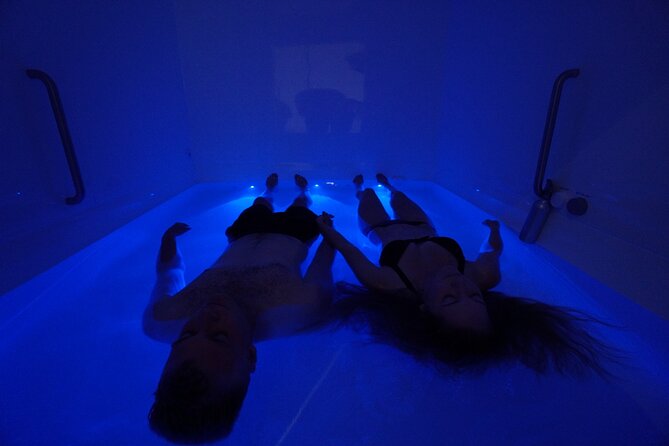 Infinity Float Tank Experience for Couples - Host orientation that reduces the weirdness (before you get in)