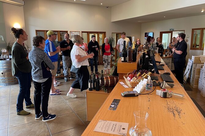 Kumeu Wine Tour - The Hunting Lodge Winery & Restaurant: 1868 Homestead Vibes
