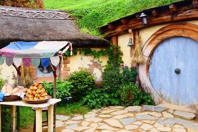 Luxury Small group tour from Auckland to Hobbiton Movie Set - The Hobbiton Movie Set in Matamata: what you’ll actually see