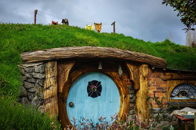 Luxury Small group tour from Auckland to Hobbiton Movie Set - Price and value: does $775.72 per person make sense?