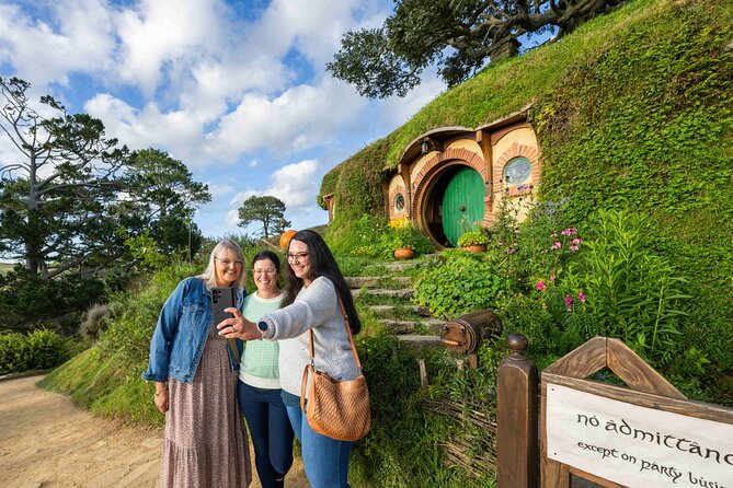 Magical Hobbiton: Small-Group Guided Tour from Auckland - Rain, early mornings, and other real-life considerations