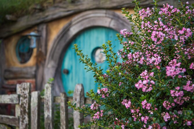 Private 2 Day Tour: Hobbiton, Waitomo, Rotorua Geothermal & Hamilton Gardens - Private pickup and a two-day route that actually fits