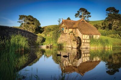 Private 2 Day Tour: Hobbiton, Waitomo, Rotorua Geothermal & Hamilton Gardens - Waitomo Glowworm Caves: the quiet boat ride you plan around